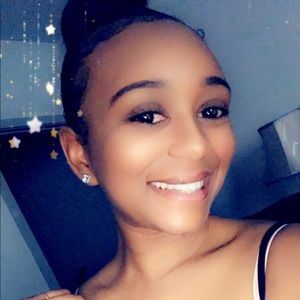 Meet your Posher, Camille